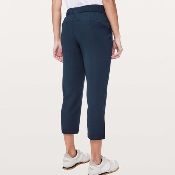 Lululemon On The Fly Crop *Woven 23" True Navy - Picture 1 of 10